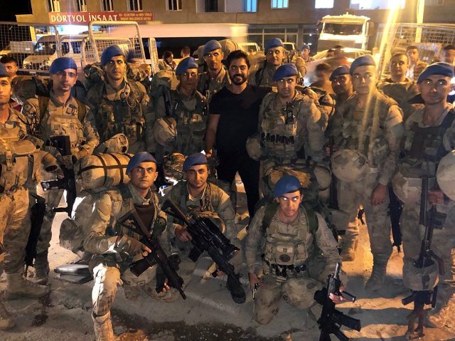 Yusuf Güney Polislerle Komando Marşı Söyledi Sosyal Medyayı Salladı!