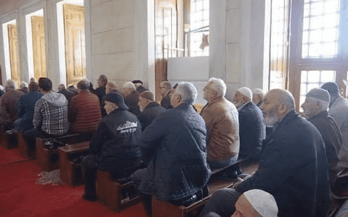 Diyanet Camilerden Tabureleri Kaldıracak!