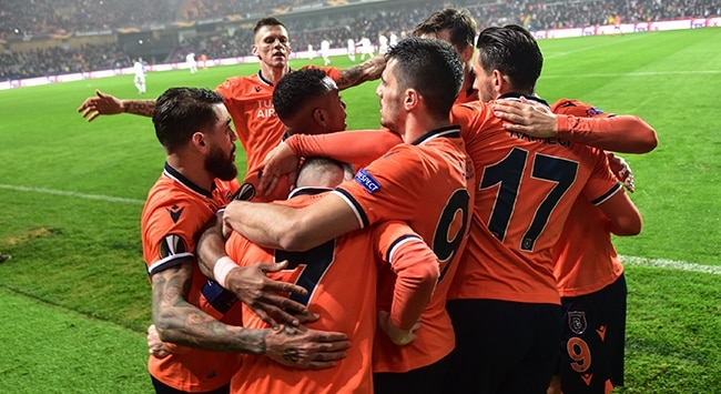 Başakşehir Çeyrek Finale Göz Kırptı