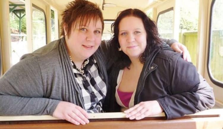 İkiz Hemşireler Koronavirüse Yenik Düştü