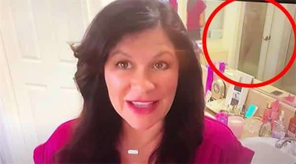 Banyodan Canlı Yayına Bağlanan Muhabir Viral Oldu!