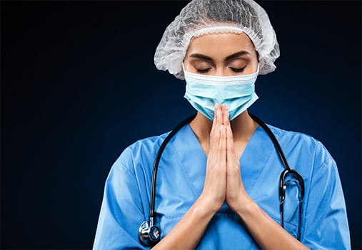 İngiltere'de Sağlık Çalışanları Tehdit Altında!