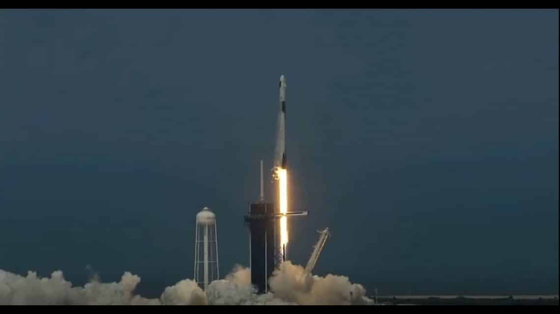 İlk Kez Yapılan İnsanlı Uzay Yolculuğu Başarılı Oldu