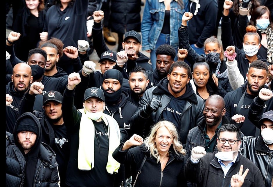 Ünlü Boksör Irkçılık Karşıtı Yürüyüşe Katıldı!