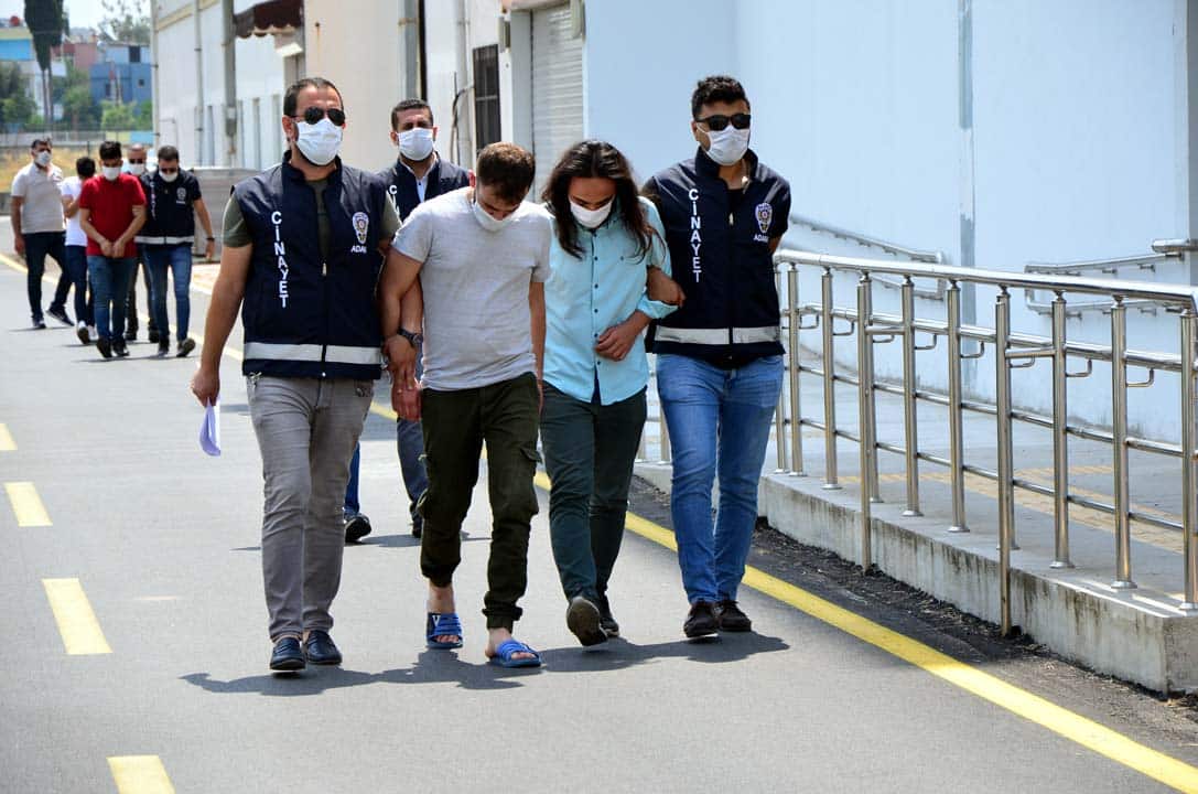 Tabancayı İncelerken Arkadaş Katili Oldu!