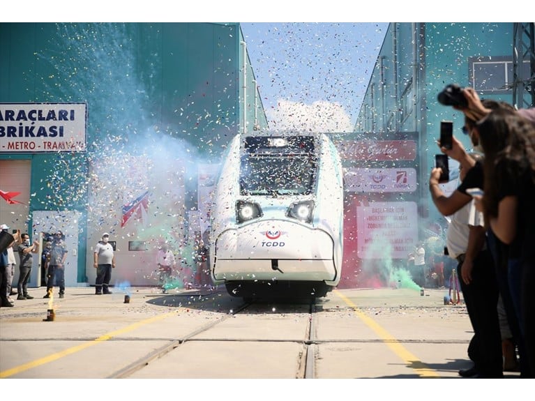 Türkiye’nin İlk Yerli Elektrikli Treni Raylarda