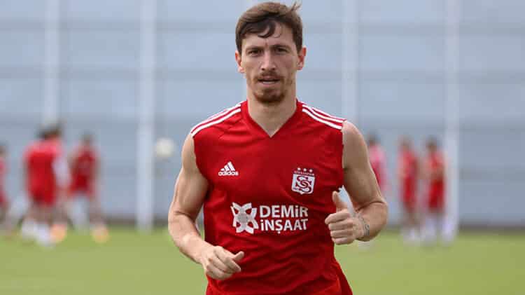 Fenerbahçe’nin Gündeminde 4 Milli Bulunuyor!