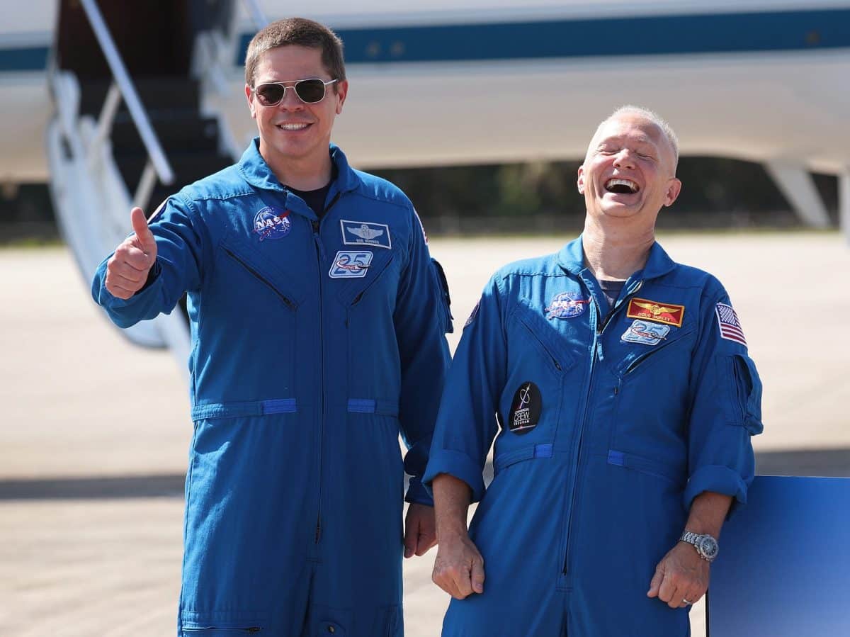 Dragon Kapsülünü Yörüngeye Götüren ve Geri Gelen 2 Sıkı Astronot, Mühendis ve ‘Uzay Babası’ ile Tanışın