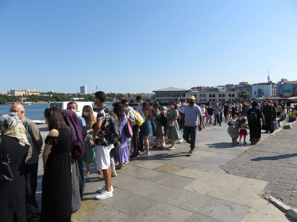 Sosyal Mesafe Tanımadılar: Adalar'a Akın Ettiler!