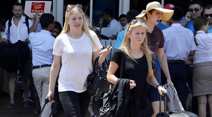 İlginç Araştırma: Rus Kadınları Eşlerini Türkiye’de Aldatıyor