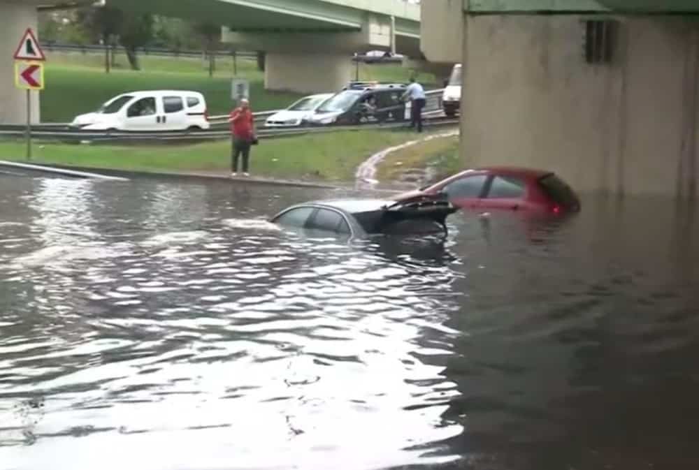 Vatandaşın Kamerasından Hayatı Felç Eden Dolu Yağışı