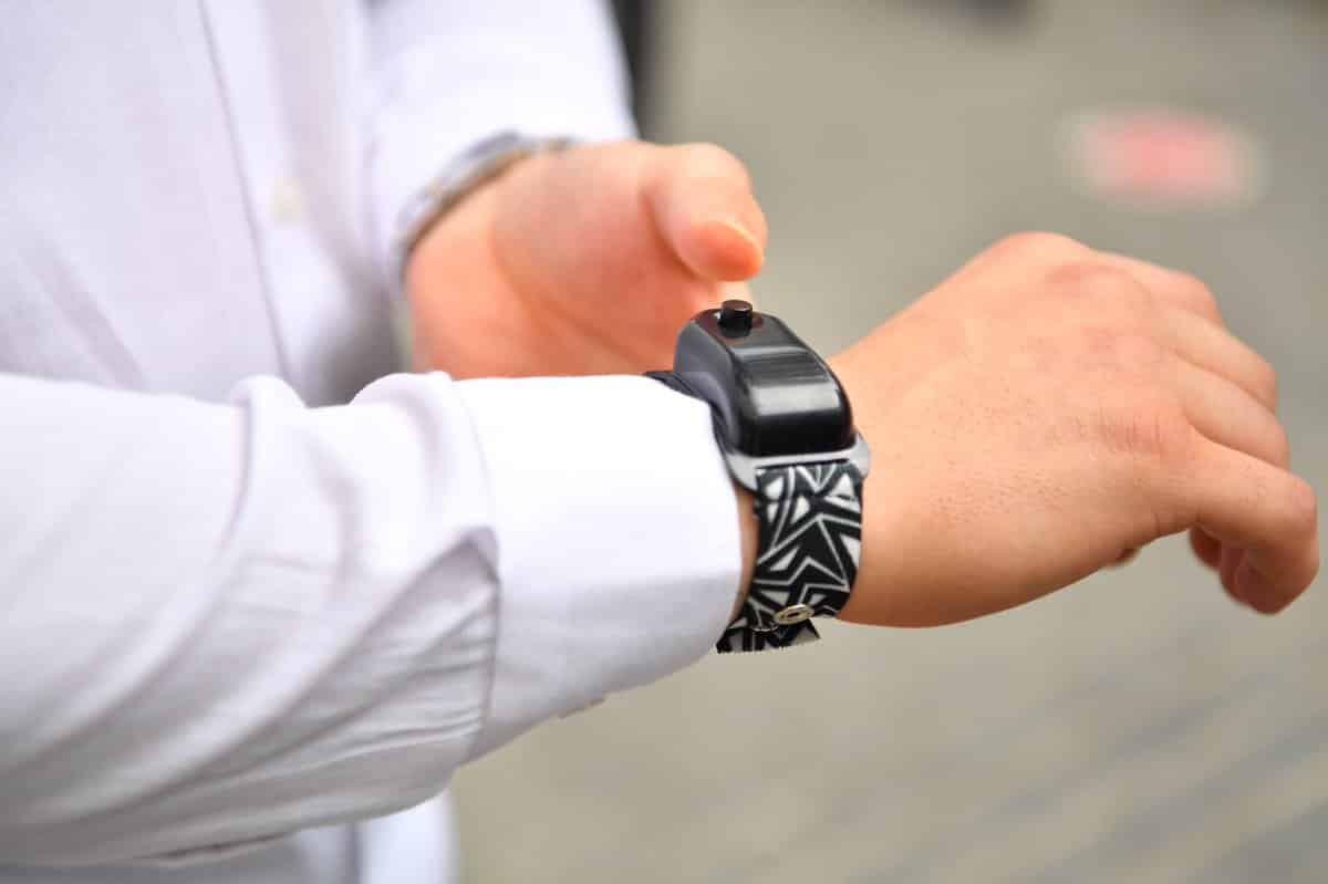 Koronavirüse Karşı Dezenfektanlı Bileklik