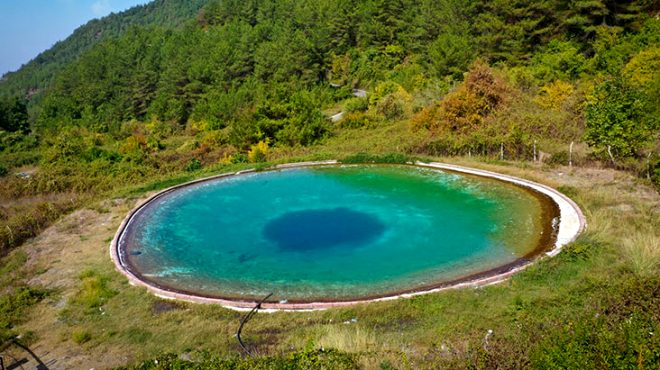 Nazar Boncuğu Görünümlü Gölet Görenleri Mest Etti