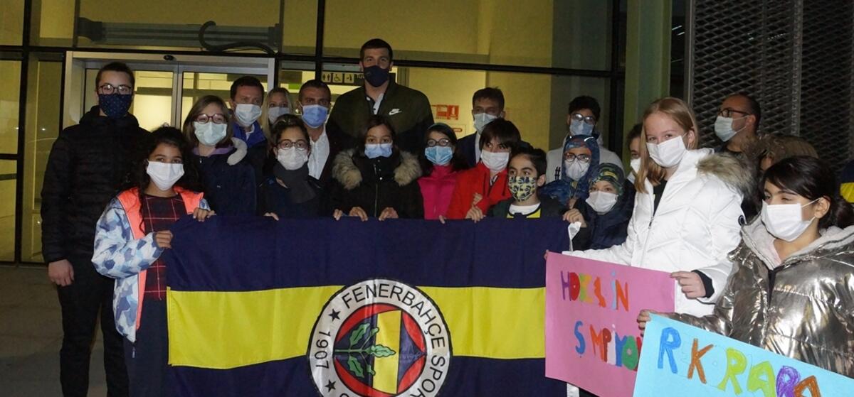 Rekortmen Emre Sakcı’ya İzmir’de Coşkulu Karşılama!