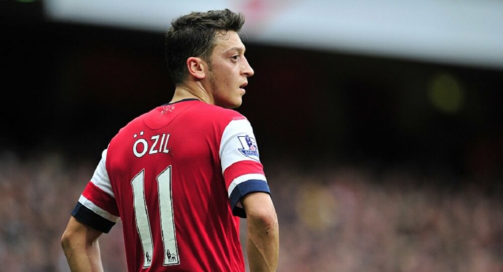 Mesut Özil’e U23 Maçında Şok Tepki!
