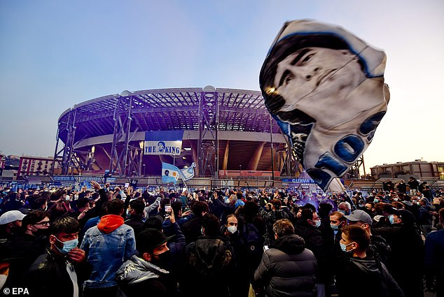 Maradona'nın İsmi Napoli'nin Stadyumunda Yaşayacak!