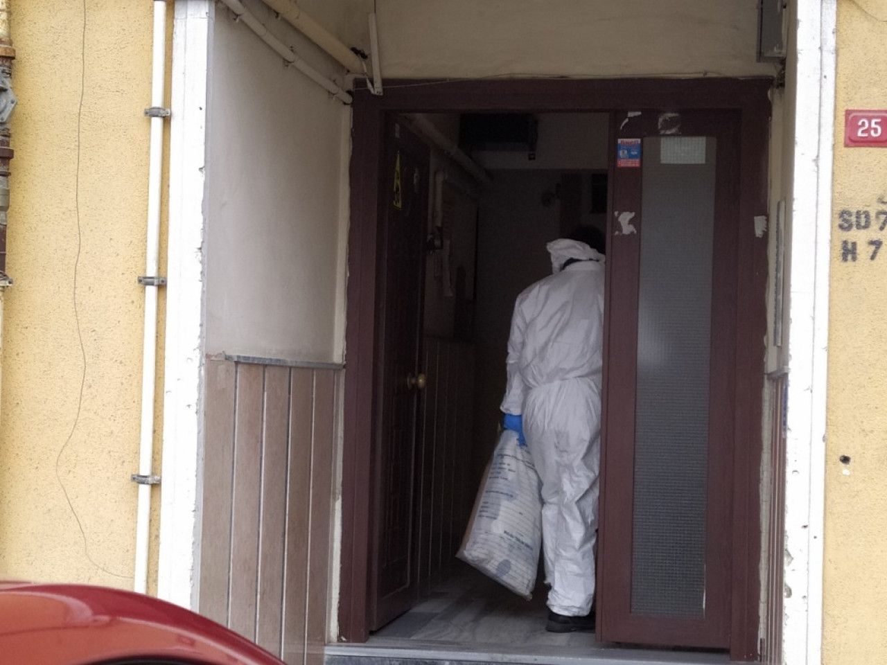 Akıl Almaz Olay! Annesini ve Ağabeyini Koli Bandıyla Katletti!