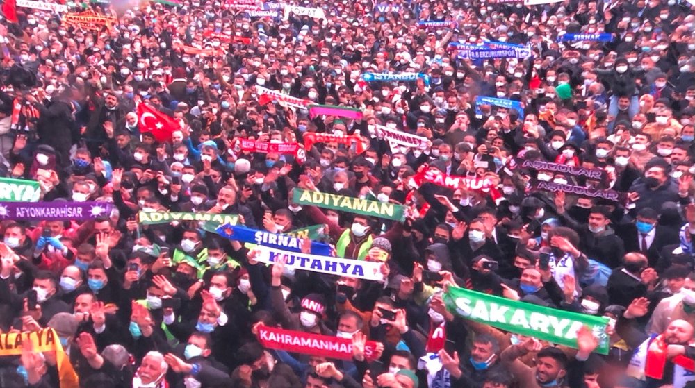 Koronavirüs Hiçe Sayılarak Yapılan AKP Kongresi'ne Sert Tepki