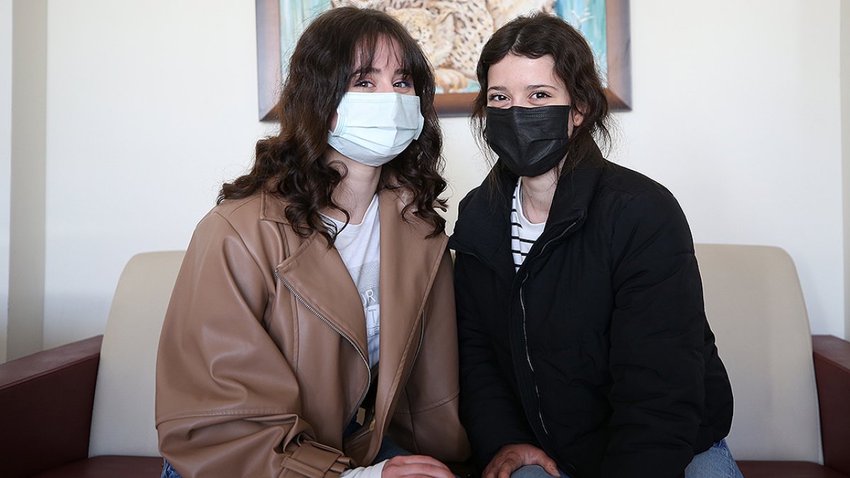 Devlet Memuru Abla Yetiştirme Yurdunda Kalan Kardeşine Aile Oldu! 