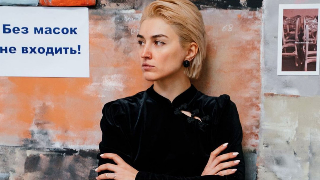 Bir Mahkeme Dövmeli Kadını Anneliğe Uygun Bulmadı!