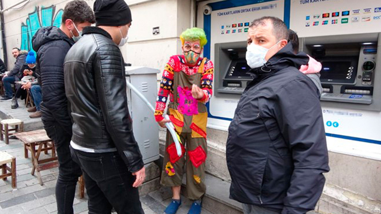 Turistleri Tehdit Eden Palyaço Gözaltına Alındı 