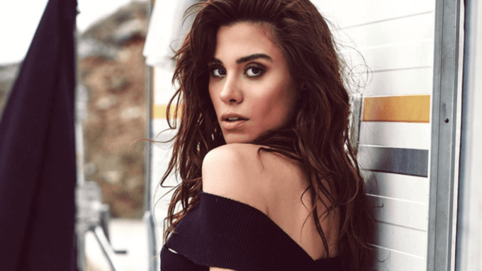 Şükran Ovalı’dan Oryantal Şov!