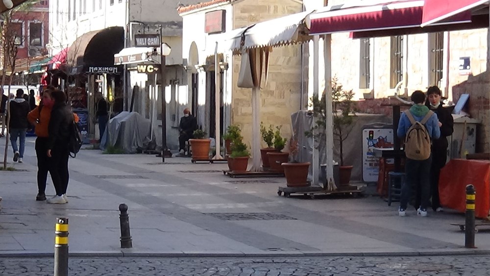 Bir İlde Yeni Tedbirler: 2’den Fazla Kişi Yan Yana Gelemeyecek!