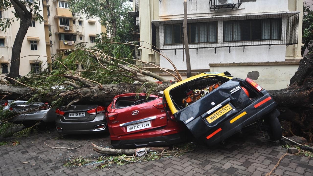 Hindistan’da Çıkan Kasırgada 96 Kişi Kayboldu, 21 Kişi Hayatını Kaybetti!