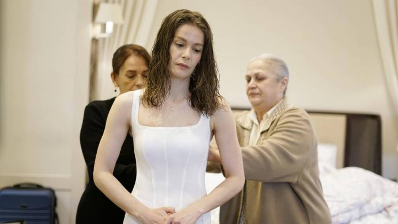 Usta Oyuncu Tepki Çeken Bekaret Testi Sahnesi Hakkında Konuştu!