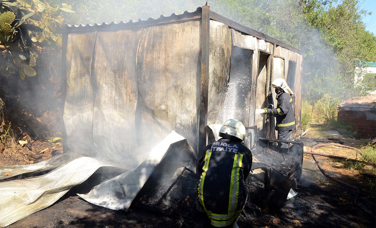 Parfüm Şişesi Bomba Gibi Patladı!