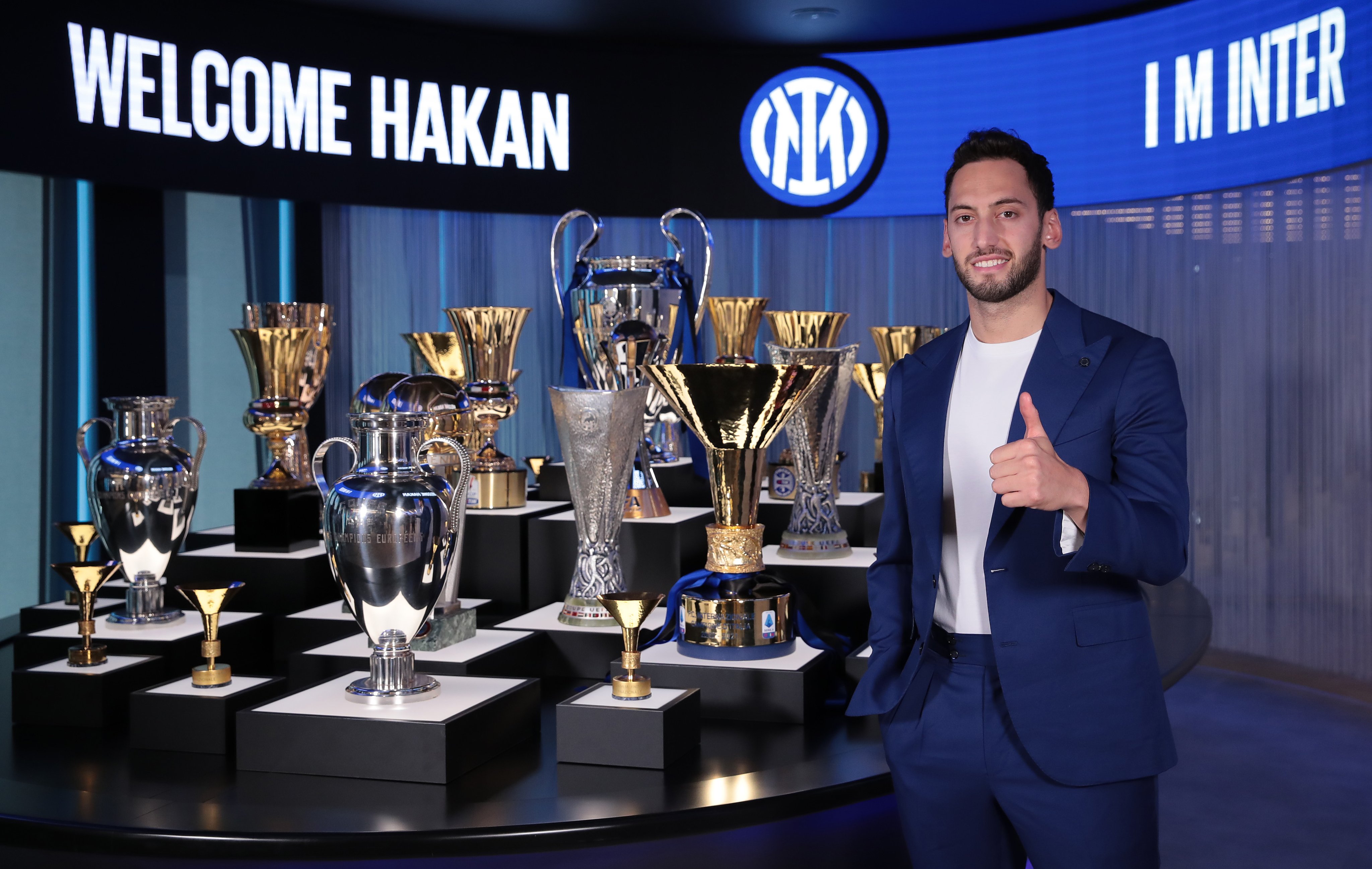 Hakan Çalhanoğlu Resmen İnter’de!