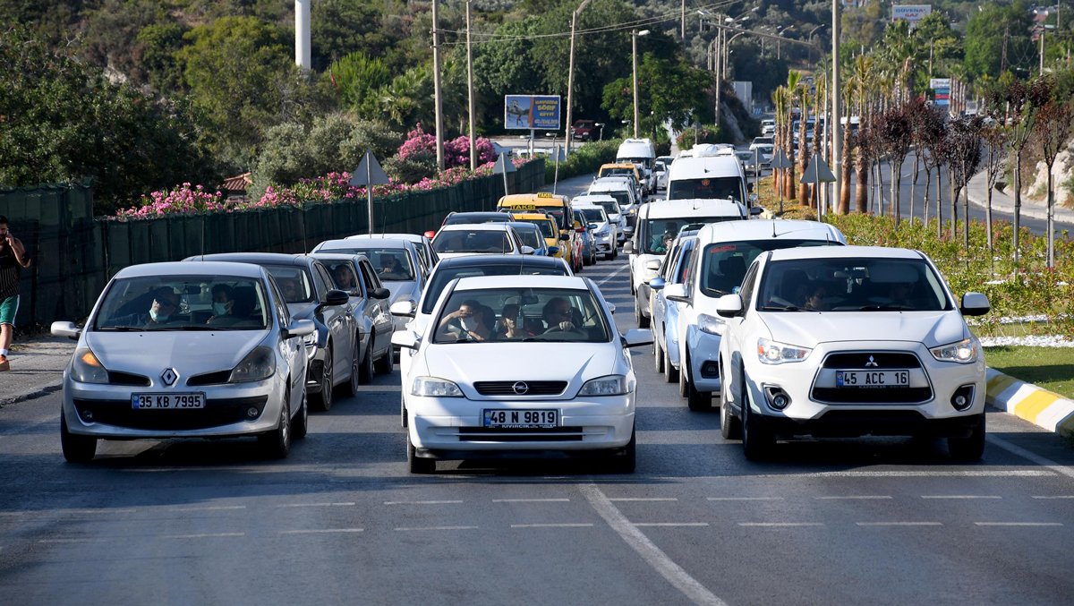 Kuşadası’na 1 Günde Tam 10 Bin Tatilci!