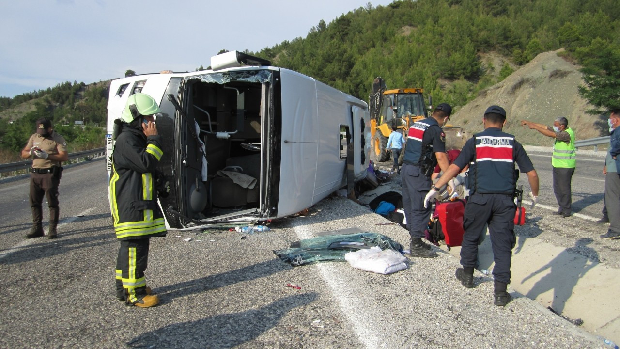 Denizli’de Facia: LÖSEV Midibüsü Devrildi!