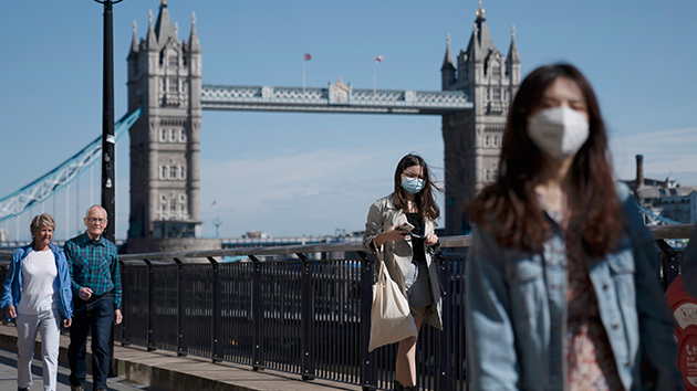 Koronavirüs Aşısı İngiltere'de 60 Bin Hayatı Kurtardı