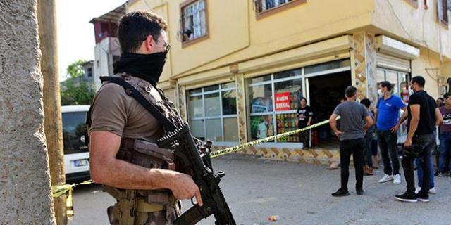 Çatışmayı Seyrederken Göğsünden Vuruldu