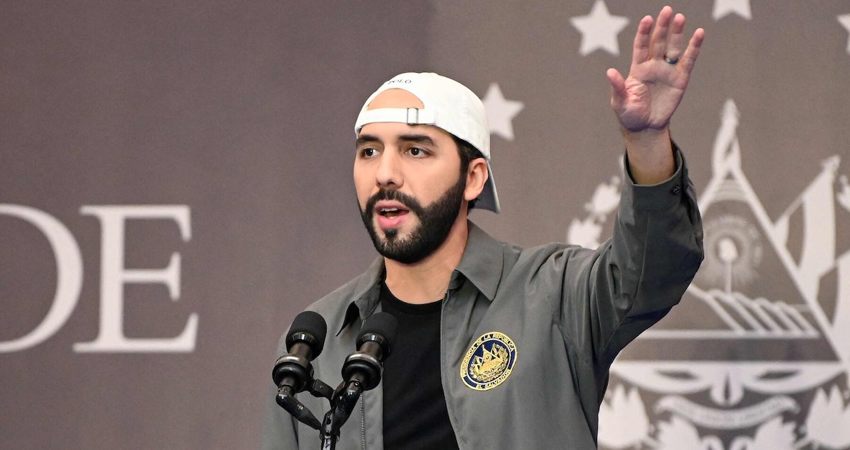 Moody’s El Salvador’un Notunu Düşürdü