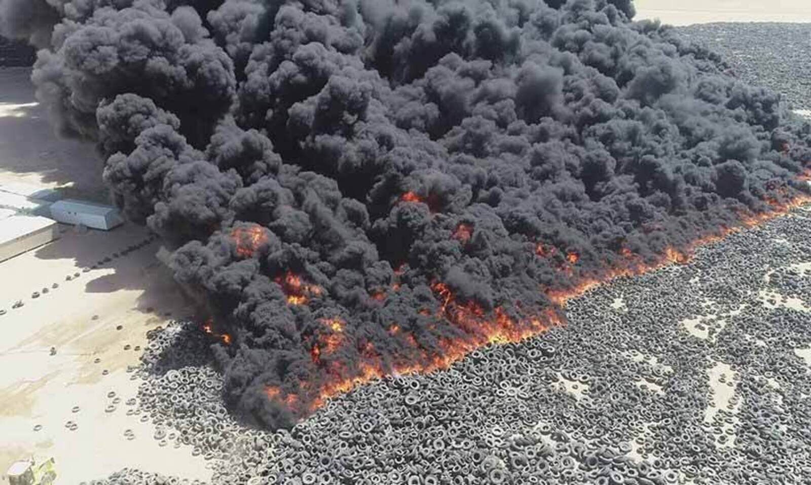 Kuveyt’te 7 Milyon Lastik Ateşe Verildi!