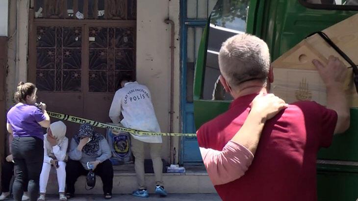 Dükkanda Oğlunun Cesedini Buldu, Sinir Krizi Geçirdi