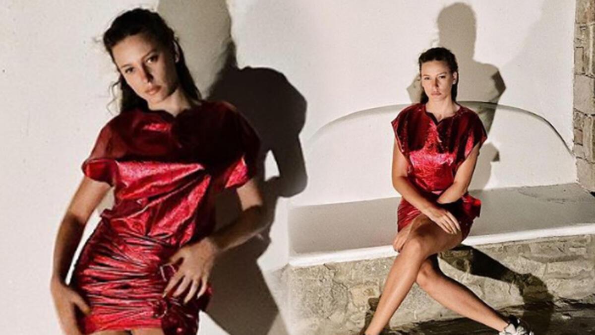 Serenay Sarıkaya “Evdeyim Bebeğim” Pozlarıyla Instagramı Salladı!