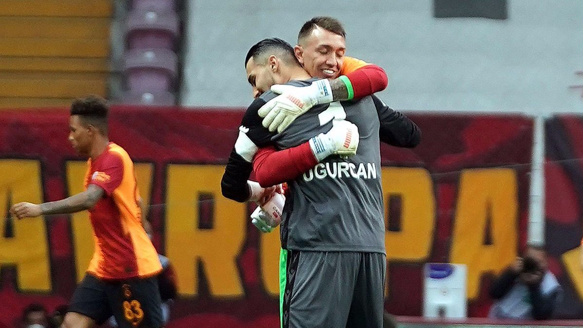 Galatasaray'da Trabzonspor Maçı Öncesi Muslera Sıkıntısı