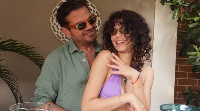 Kenan Doğulu ve Beren Saat Lüks Teknelerinde Görüntülendi