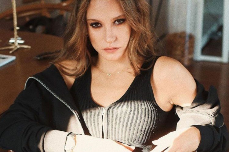 Serenay Sarıkaya Son Paylaşımıyla Ortalığı Yıktı Geçti