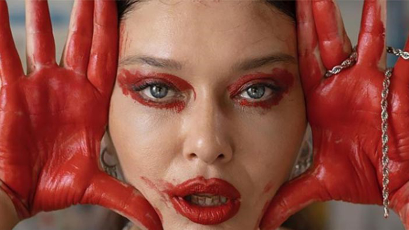 Nurgül Yeşilçay, Dünyanın İlk NFT Dizisini Satışa Çıkaracak