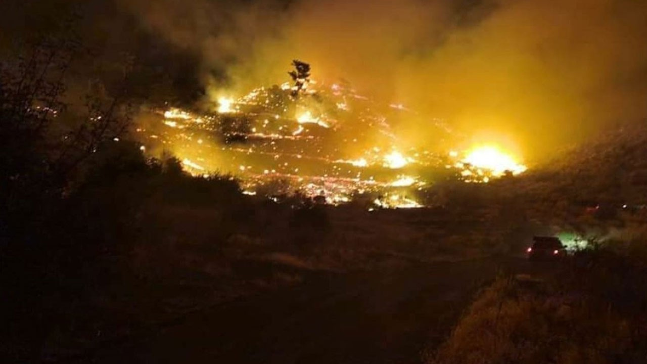 Muğla’da Gece Saatlerinde Başlayan Yangına Müdahale Ediliyor