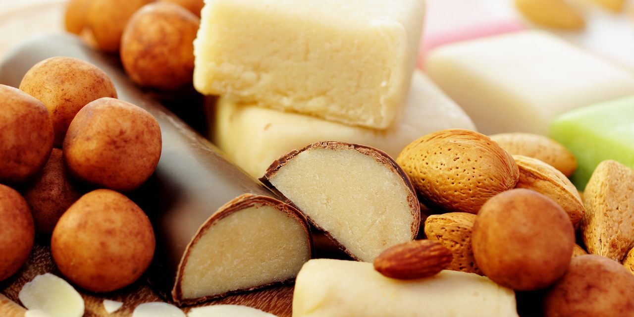 Enfes Çikolata Kaplı Marzipan Tarifi