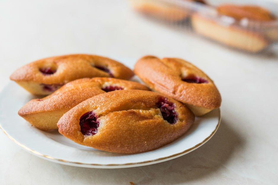 Mis Kokulu Vişneli Mekik Tarifi