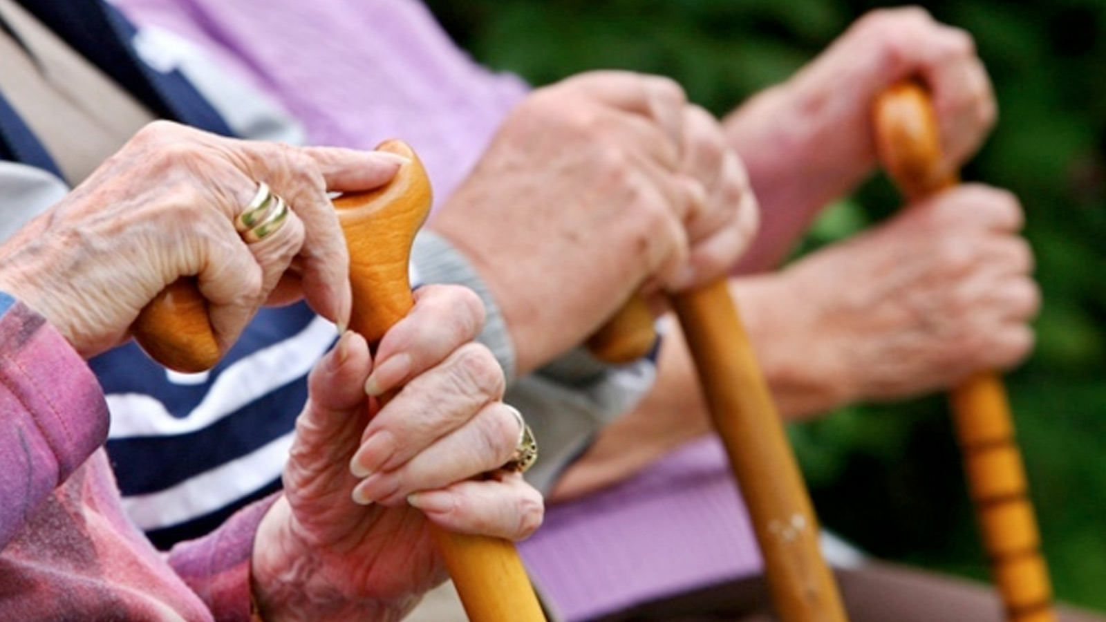 İspanya’da Yaşlı İnsanlar Dijital Bankacılığı Protesto Etti