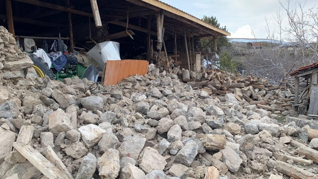 Toprak Kayması Sonucu 6 Ev Tahliye Edildi