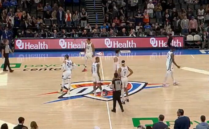 NBA’de Kriz: “İki Takım da Beyaz Forma Giyince Maç Başlayamadı!”