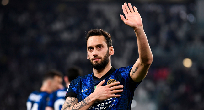 İnter Dev Maçta Hakan’la Güldü